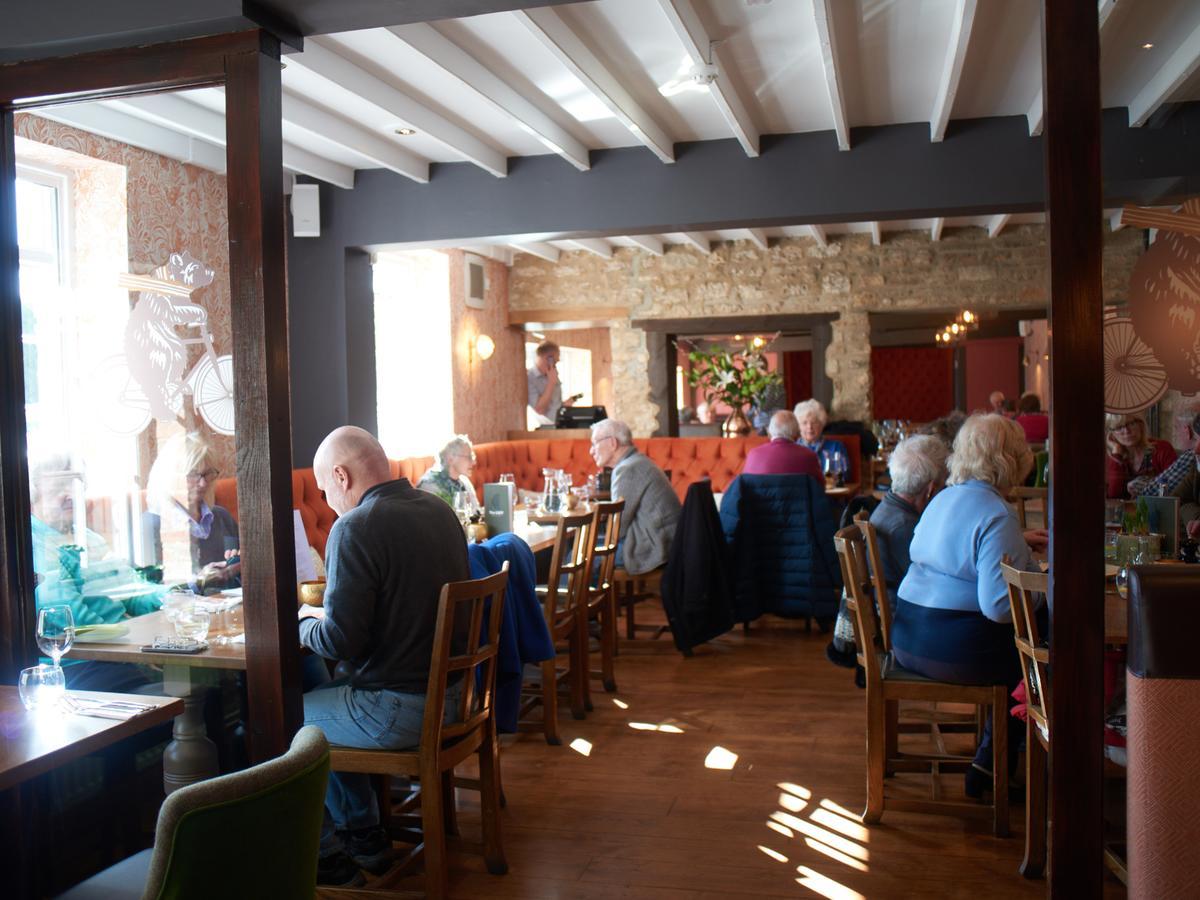 Bear And Ragged Staff Hotel Cumnor Екстериор снимка