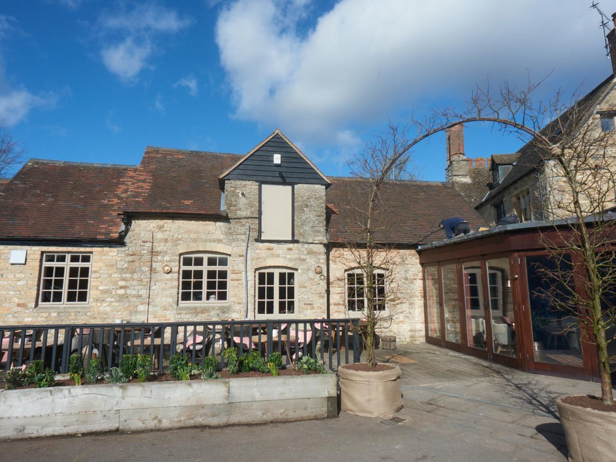 Bear And Ragged Staff Hotel Cumnor Екстериор снимка