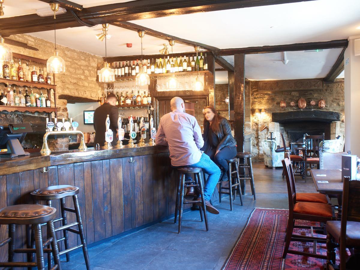 Bear And Ragged Staff Hotel Cumnor Екстериор снимка