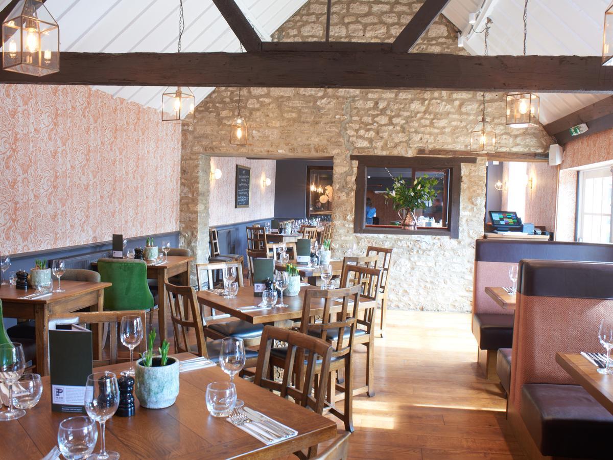 Bear And Ragged Staff Hotel Cumnor Екстериор снимка