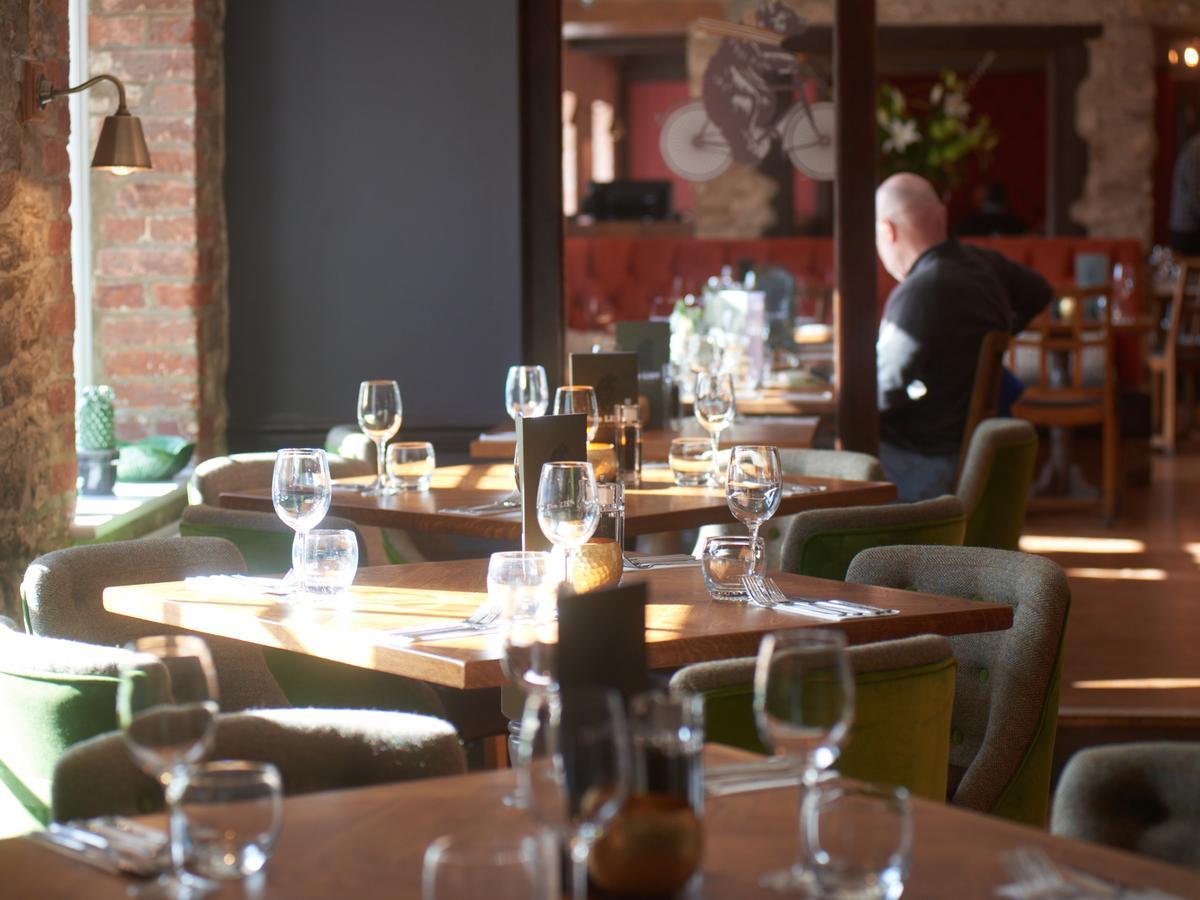 Bear And Ragged Staff Hotel Cumnor Екстериор снимка