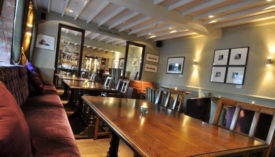 Bear And Ragged Staff Hotel Cumnor Екстериор снимка